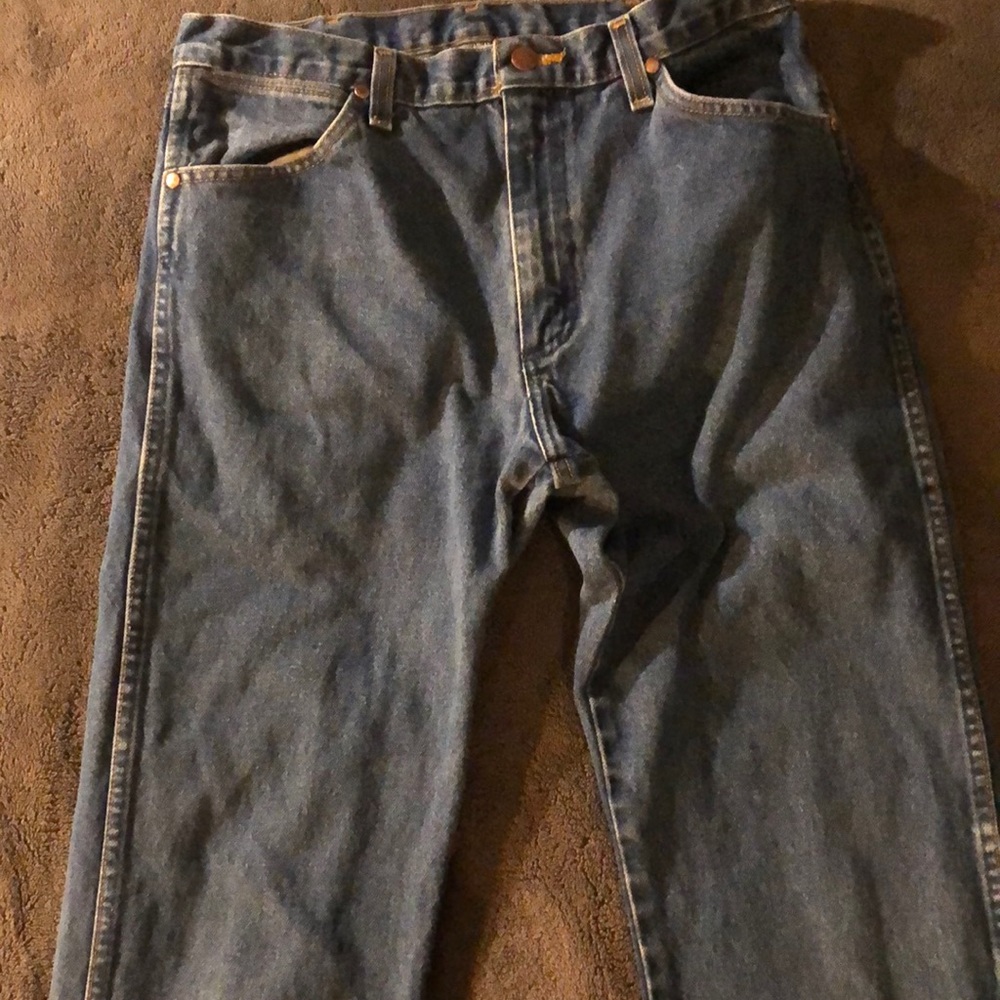Men’s 33-32 Wranglers Straight Jeans